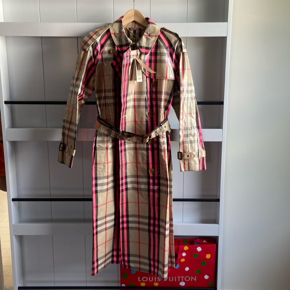 Burberry Runway laminated trench coat. US 4